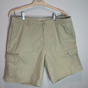 Men’s Field & Stream Khaki Cargo Shorts size 36